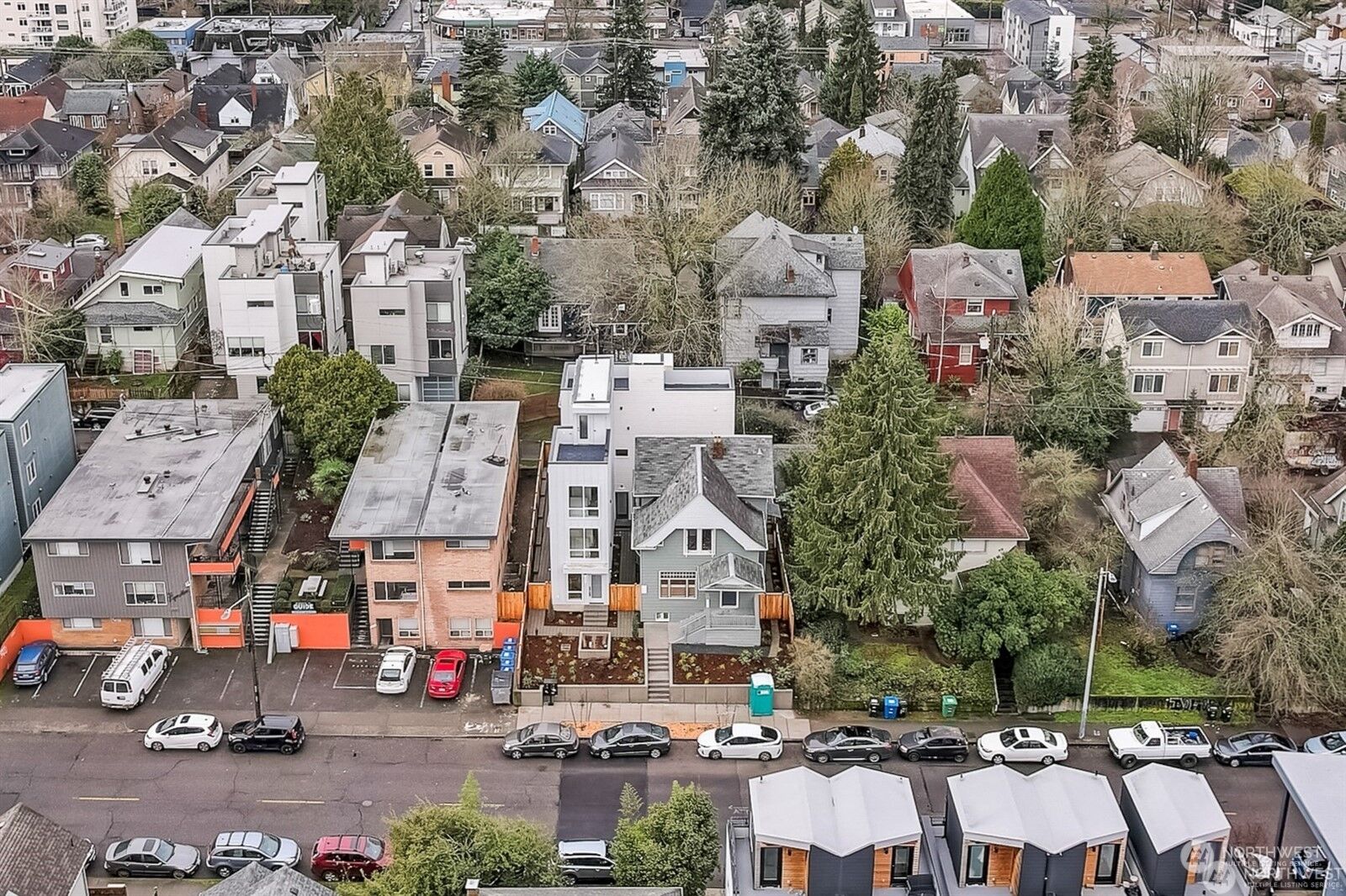 Property Photo: 5237 Brooklyn Avenue NE WA 98105