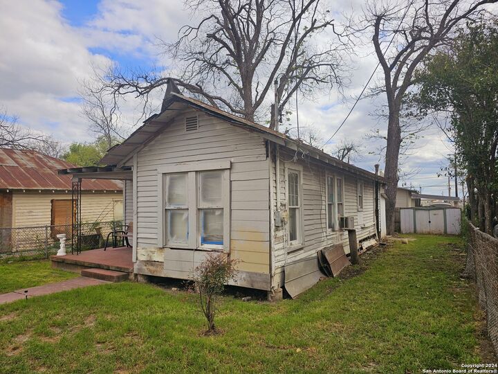 Property Photo: 2310 Crosby St TX 78208