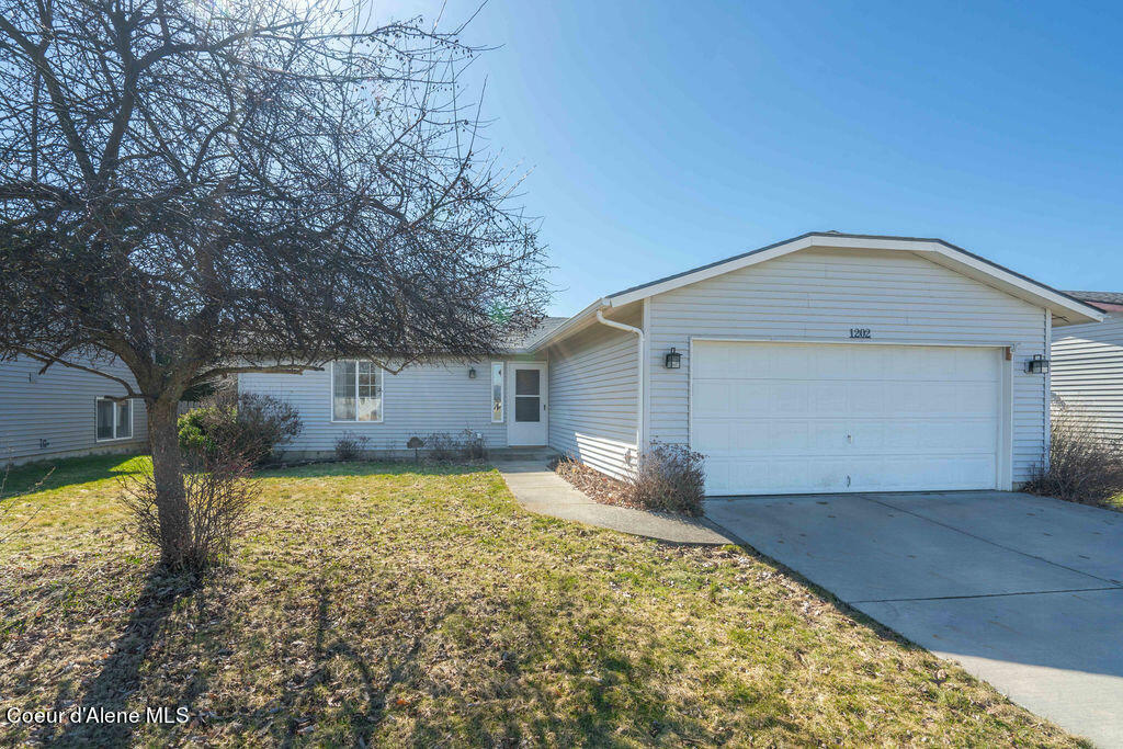 Property Photo:  1202 E Horsehaven Ave  ID 83854 