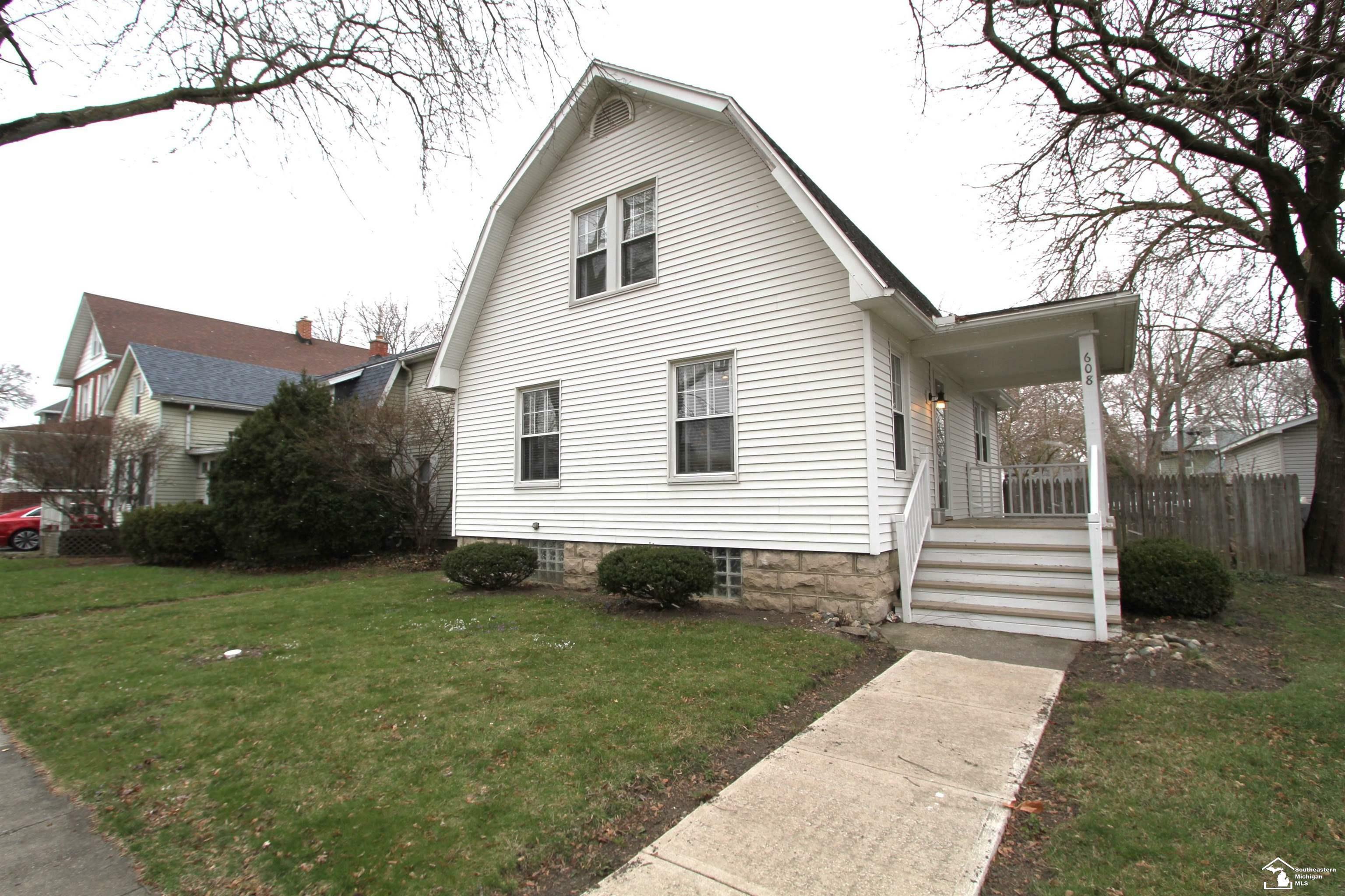 Property Photo:  608 W 7th  MI 48161 