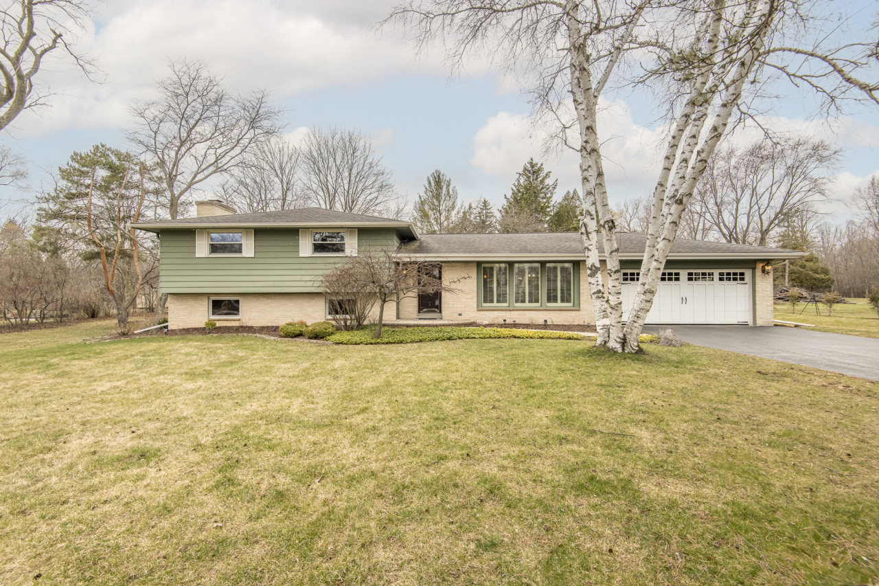 Property Photo:  11427 N St James Ln  WI 53092 