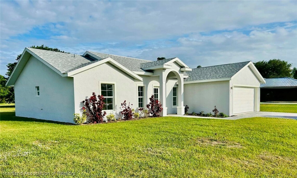Property Photo:  1015 Duane Palmer Boulevard  FL 33876 