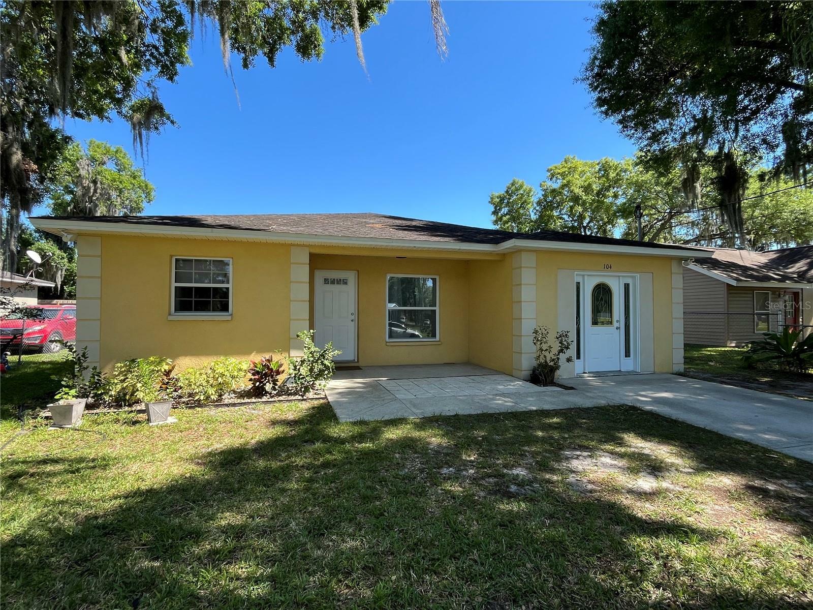 Property Photo:  104 Drake Street  FL 33563 