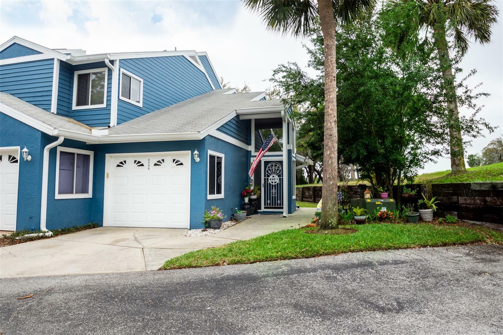 Property Photo: 2108 Oak Circle FL 34689