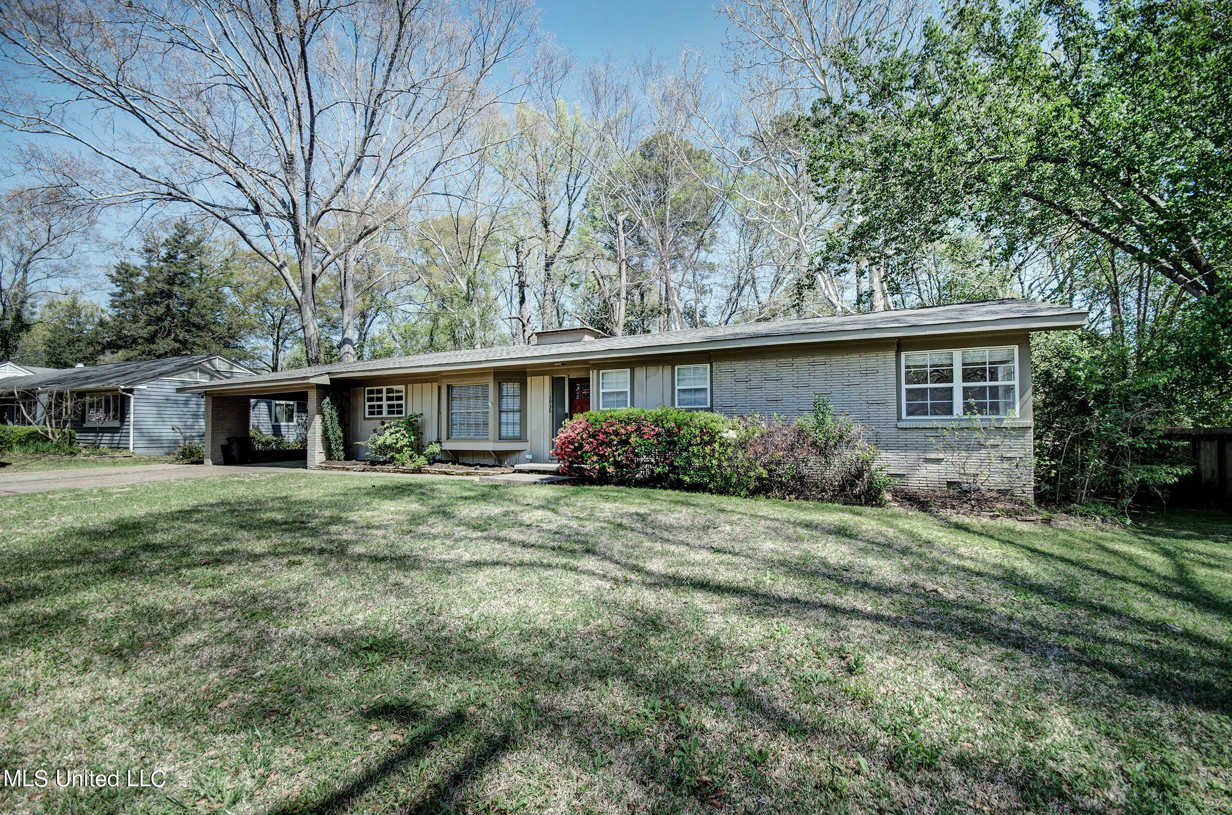 Property Photo:  1036 Avondale Street  MS 39216 