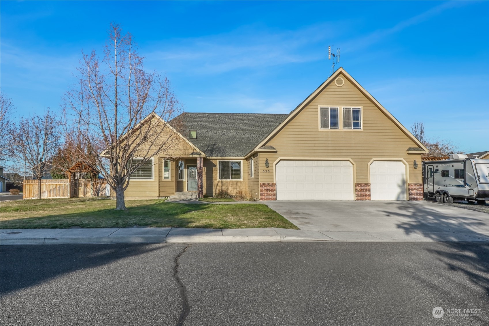 Property Photo:  525 N Crestview Drive  WA 98837 