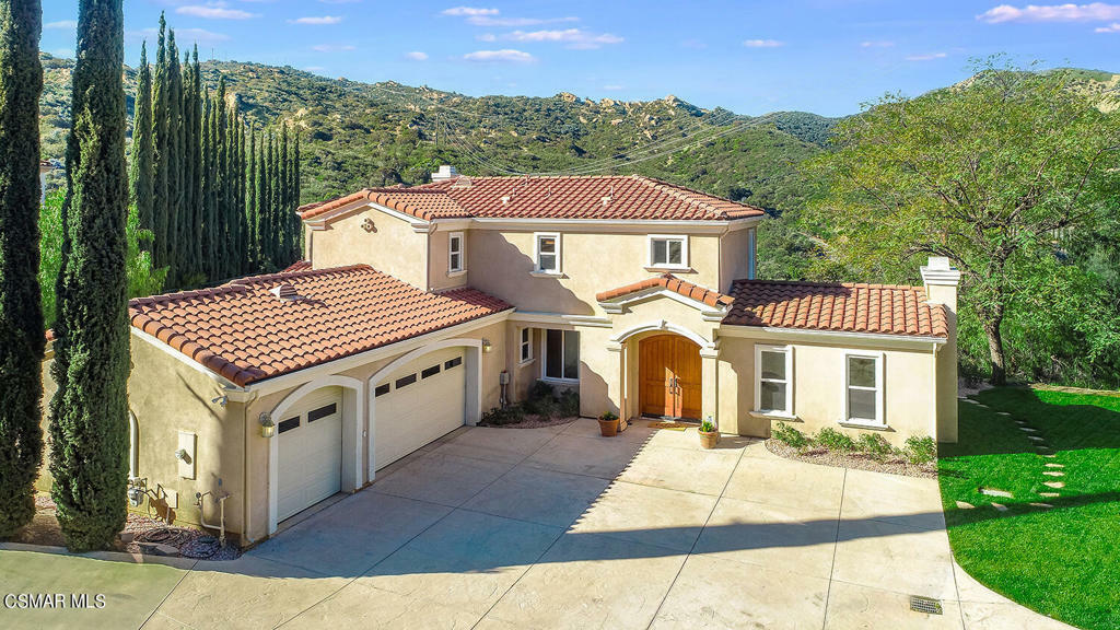 Property Photo:  969 Crown Hill Drive  CA 93063 