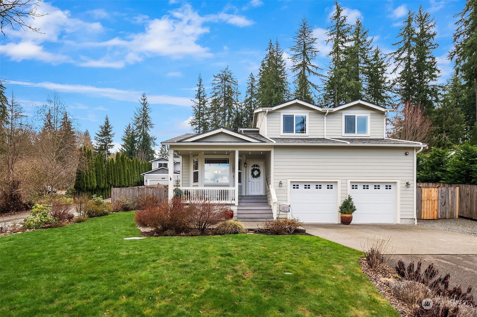 Property Photo:  10668 E Lake Joy Drive NE  WA 98014 