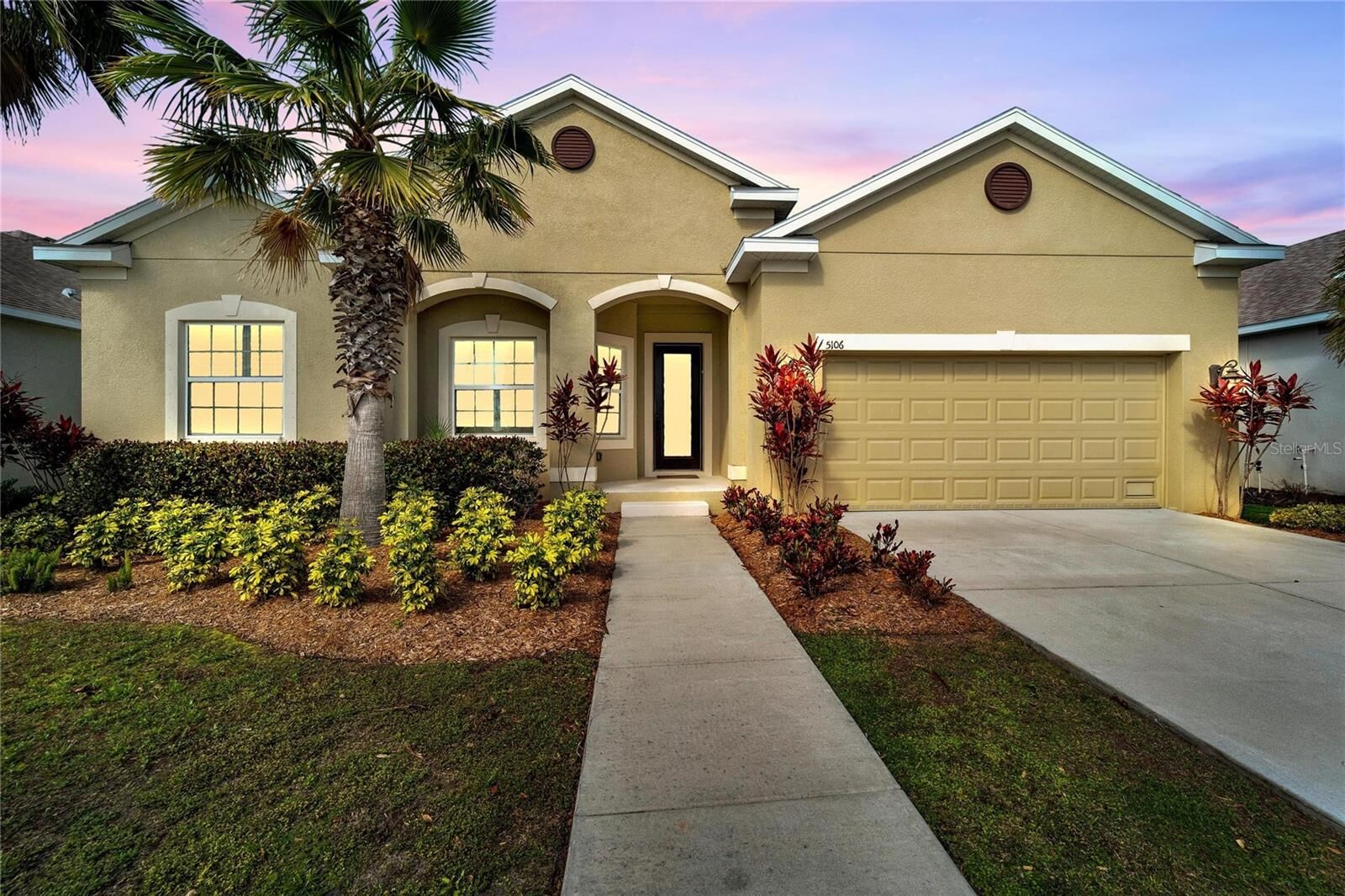 Property Photo:  5106 Coastal Scene Drive  FL 33572 