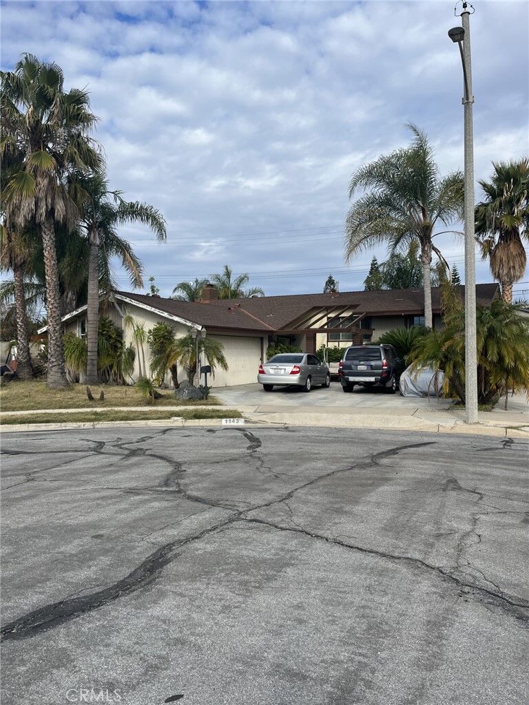 Property Photo:  1143 N Earl Place  CA 92806 