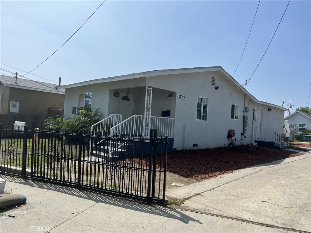 Property Photo:  12021 S Willowbrook Avenue  CA 90222 