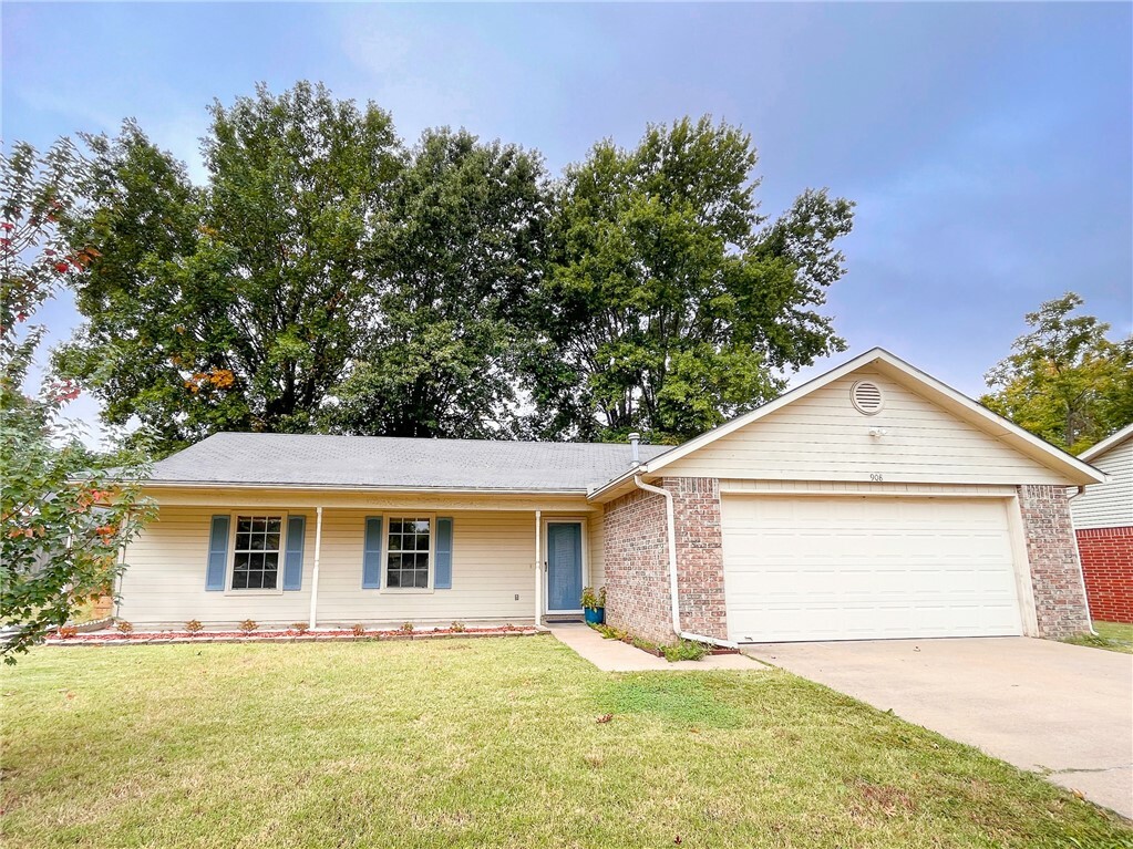 Property Photo:  908 Penny Lane  AR 72762 