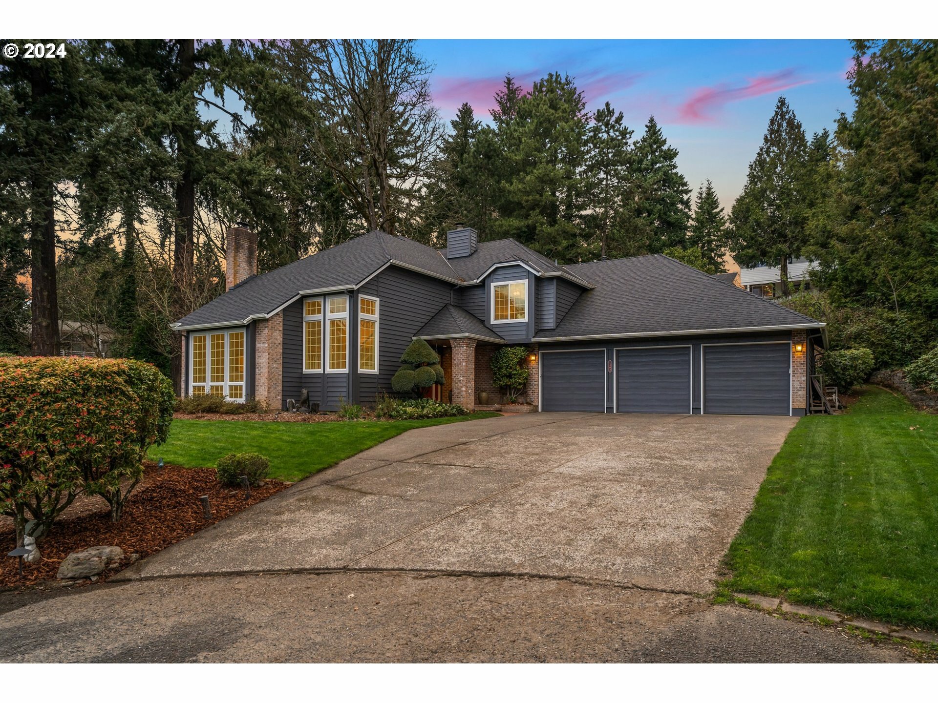 Property Photo:  2402 SE 113th Ct  WA 98664 