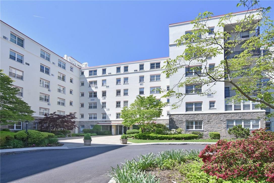 Property Photo: 2 Stoneleigh Plaza 1R NY 10708