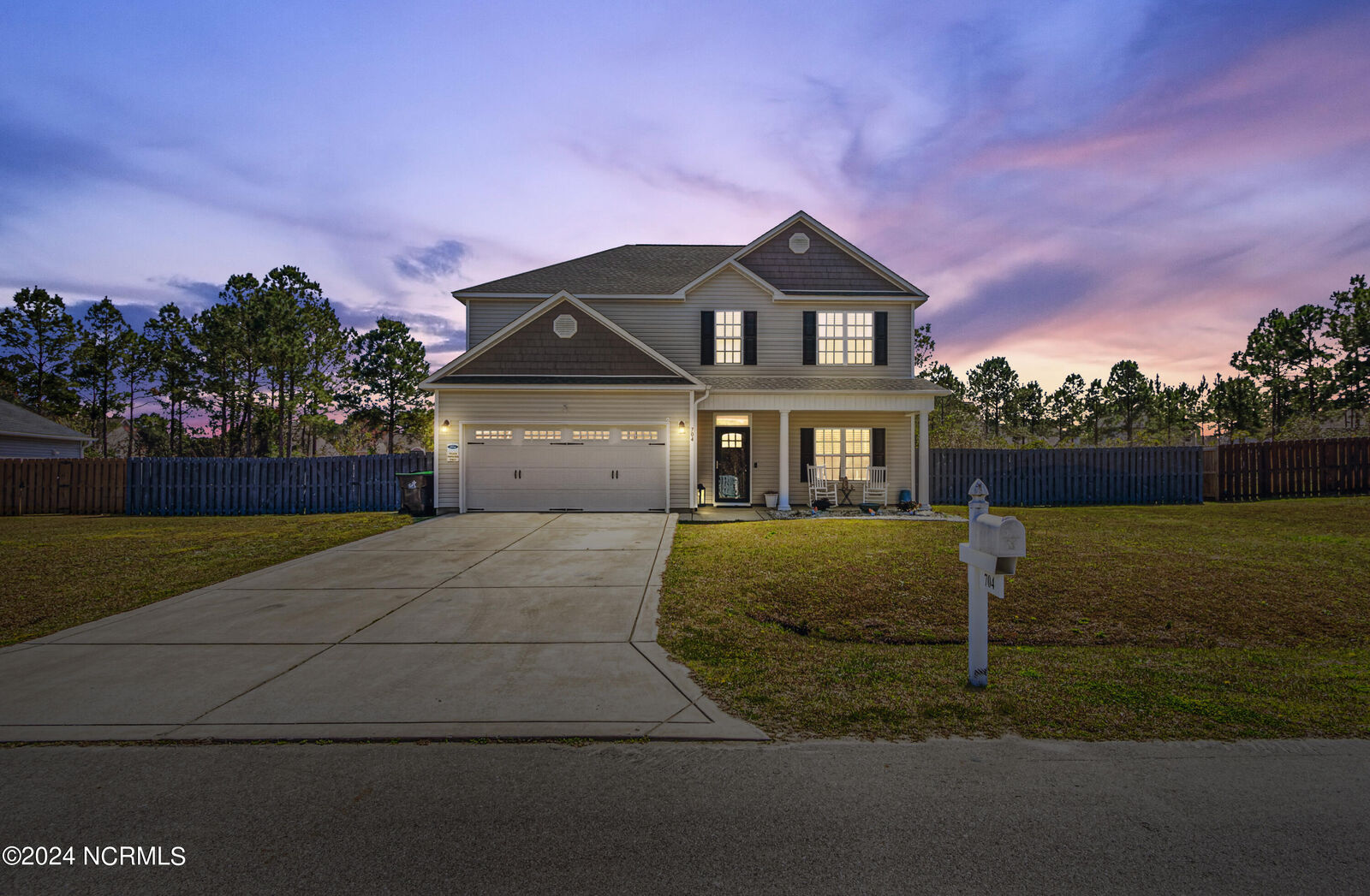 Property Photo: 704 Bayboro Court NC 28445