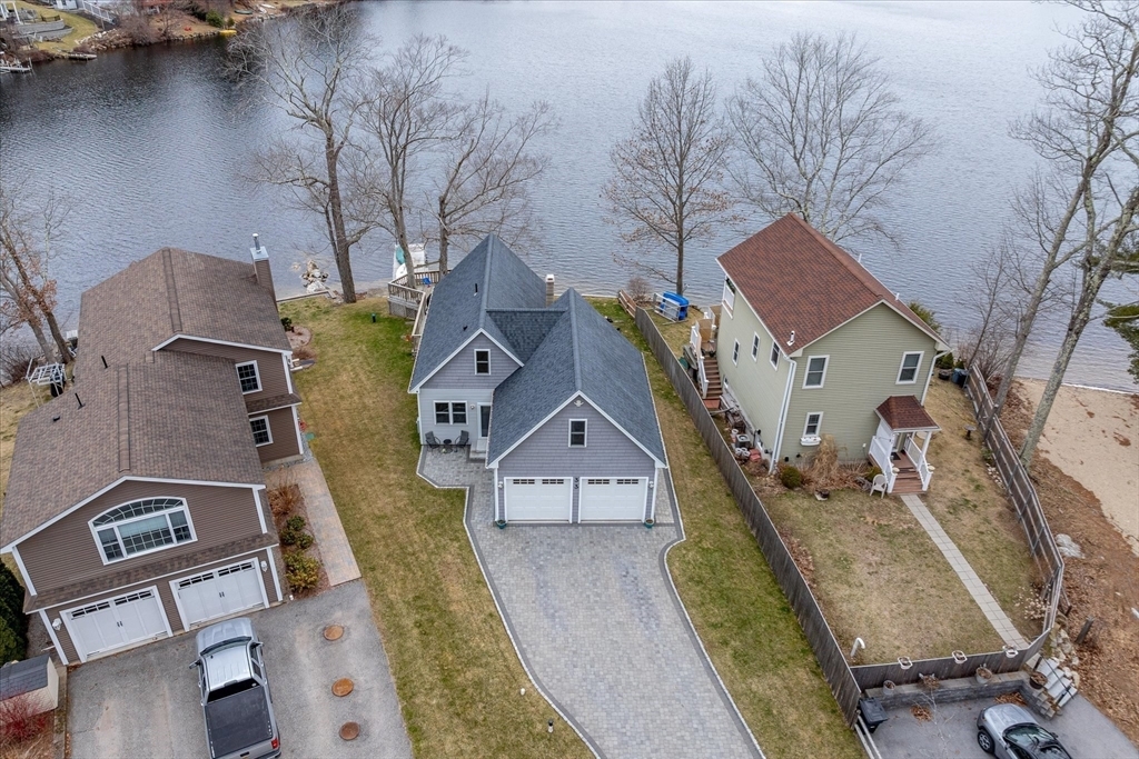 Property Photo:  33 Burncoat Ln  MA 01524 