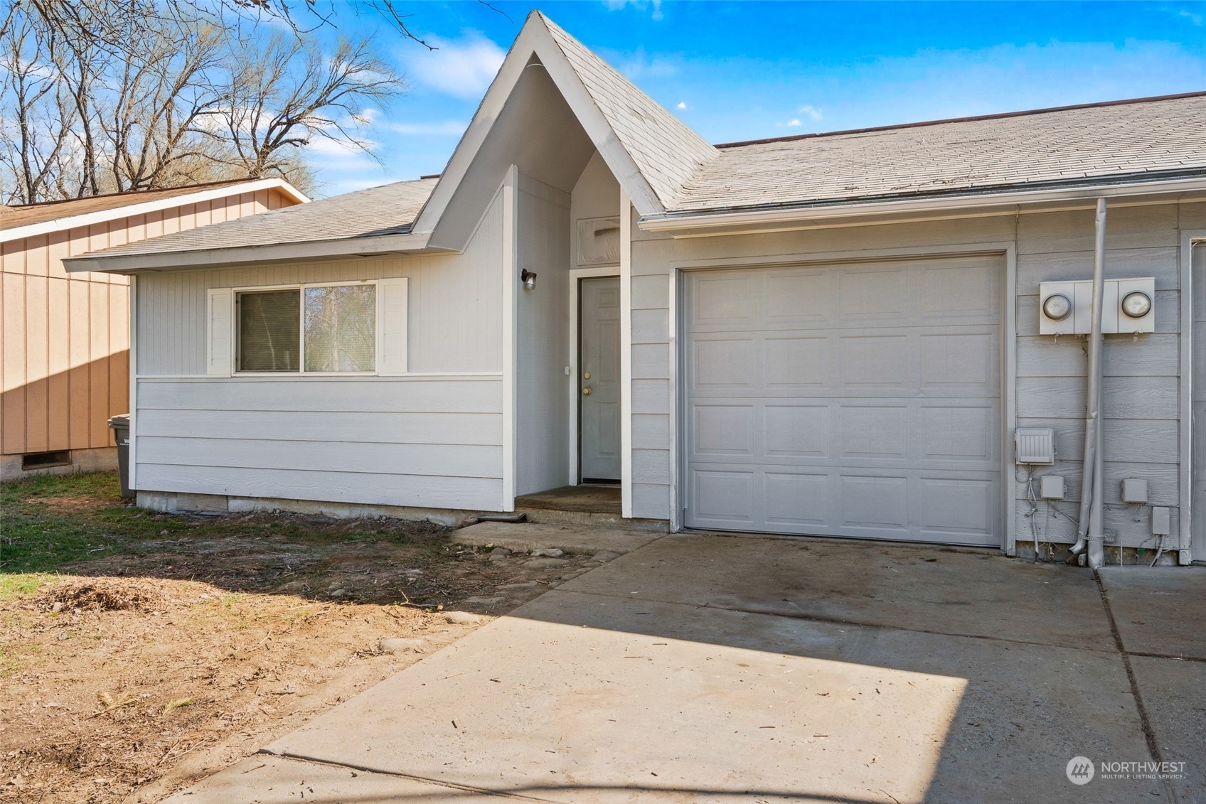 Property Photo:  1816 1818 N Regal Street  WA 98926 