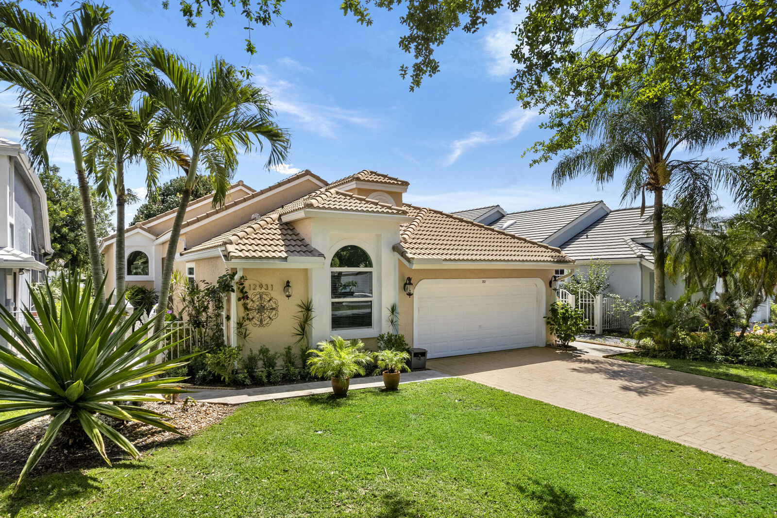 Property Photo:  12931 Oak Knoll Drive  FL 33418 
