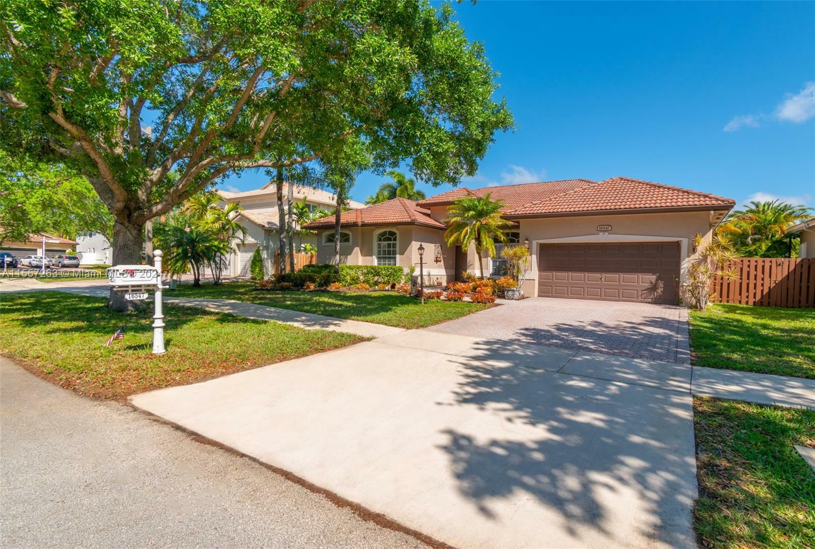 Property Photo:  16547 Mariposa Cir S  FL 33331 