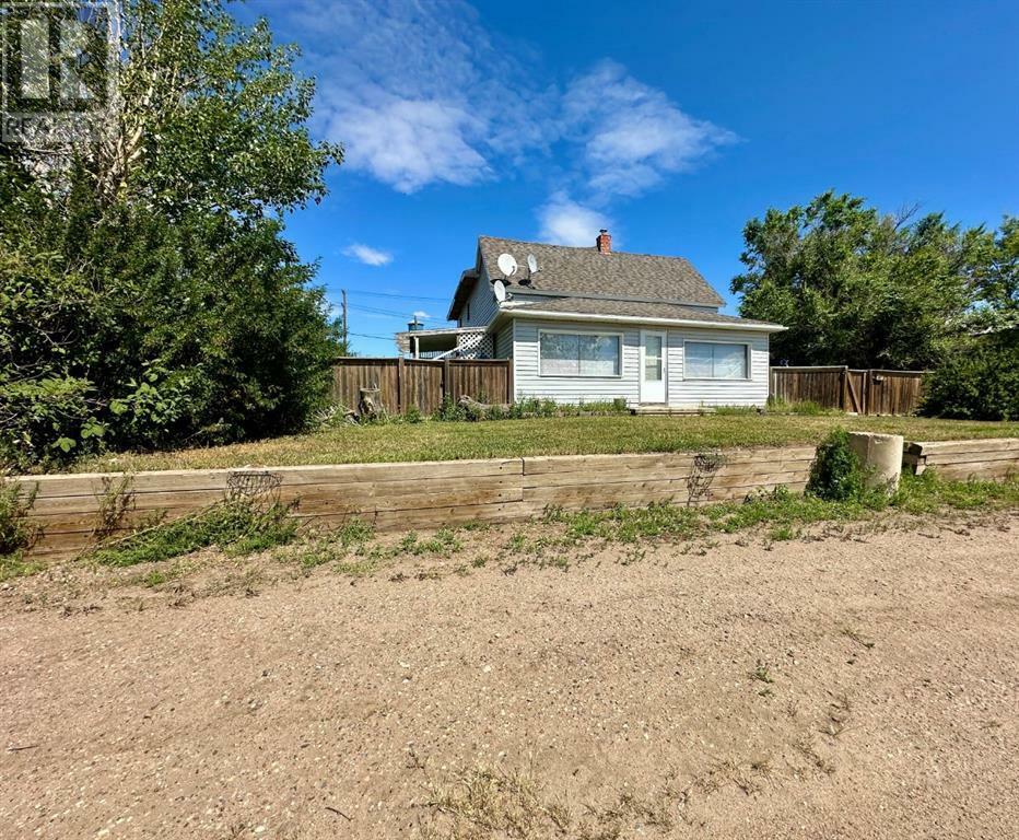 Property Photo:  4917 Railway Avenue  AB T0C 1C0 