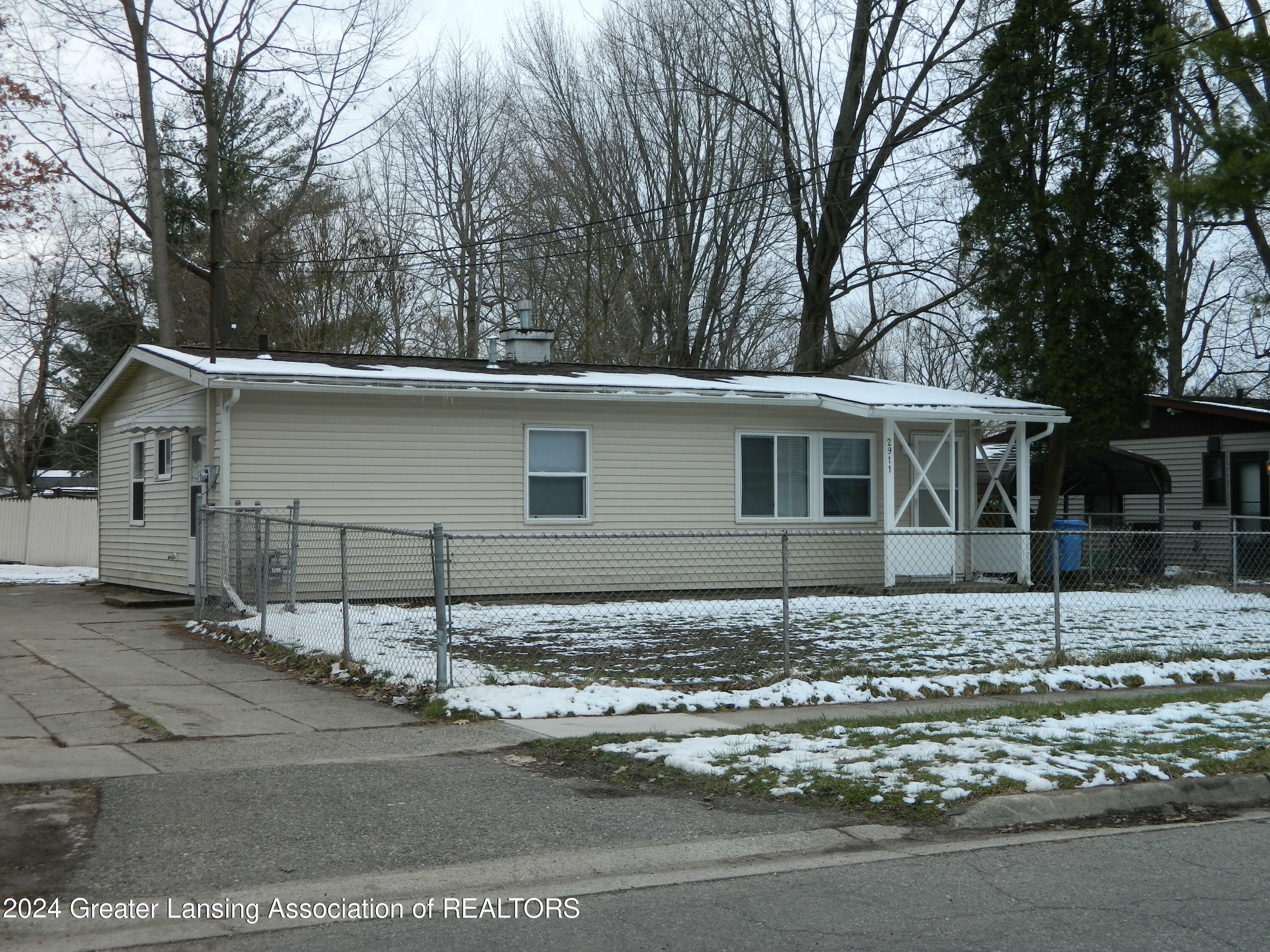 Property Photo:  2911 Fielding Drive  MI 48911 