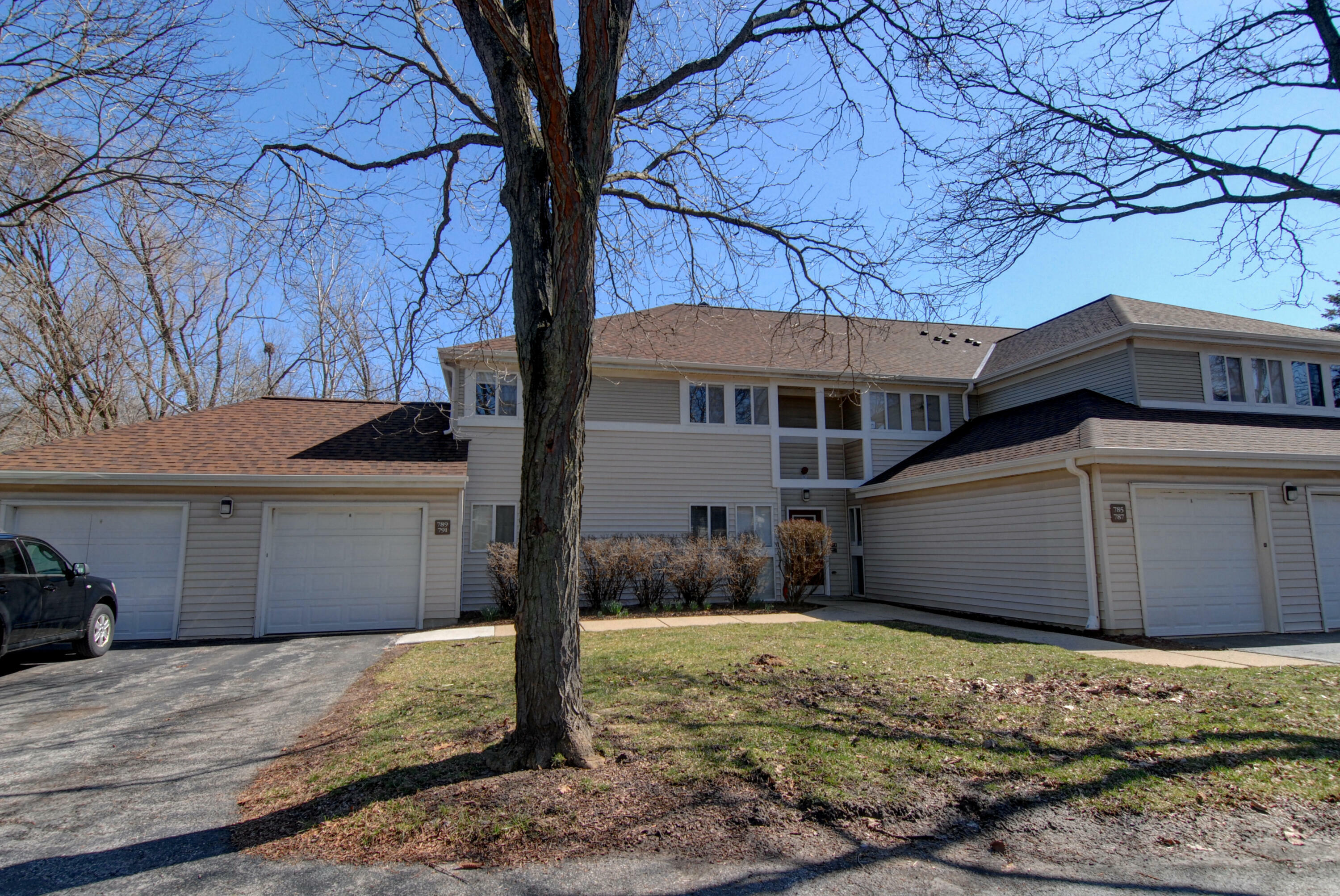 Property Photo: 789 W Puetz Rd WI 53154