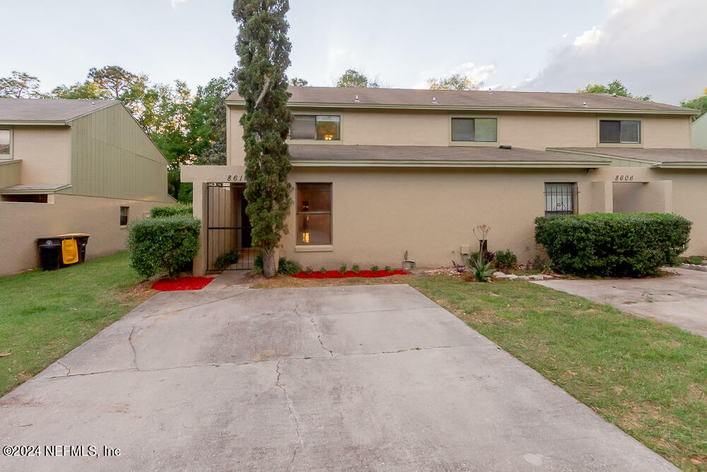 Property Photo:  8610 Colony Pine Circle  FL 32244 