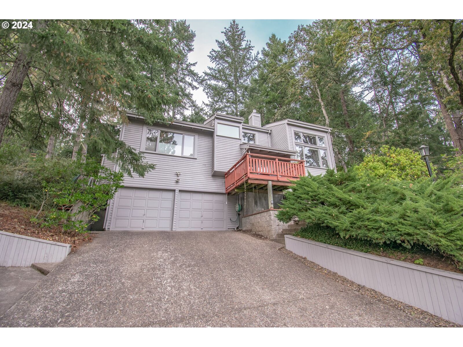 Property Photo:  1010 Brookside Dr  OR 97405 