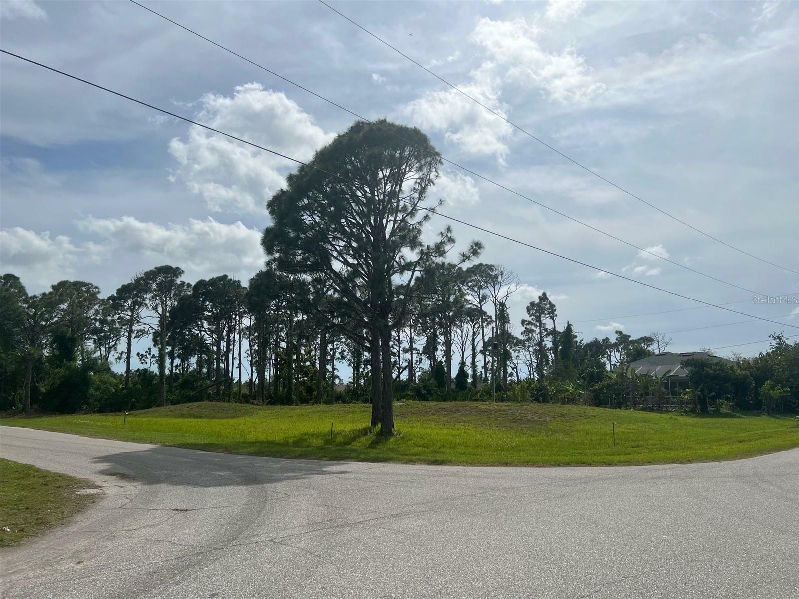 Property Photo:  3321 Spicewood Drive  FL 33981 