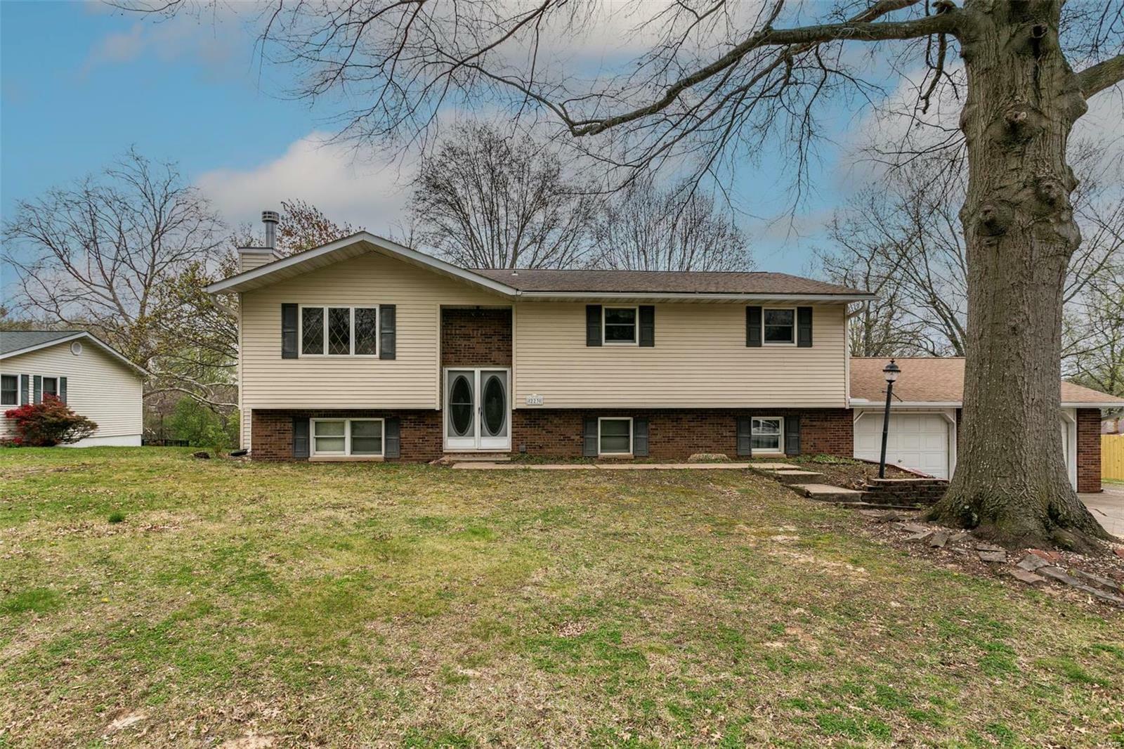 Property Photo:  223 Woodridge Court  IL 62234 