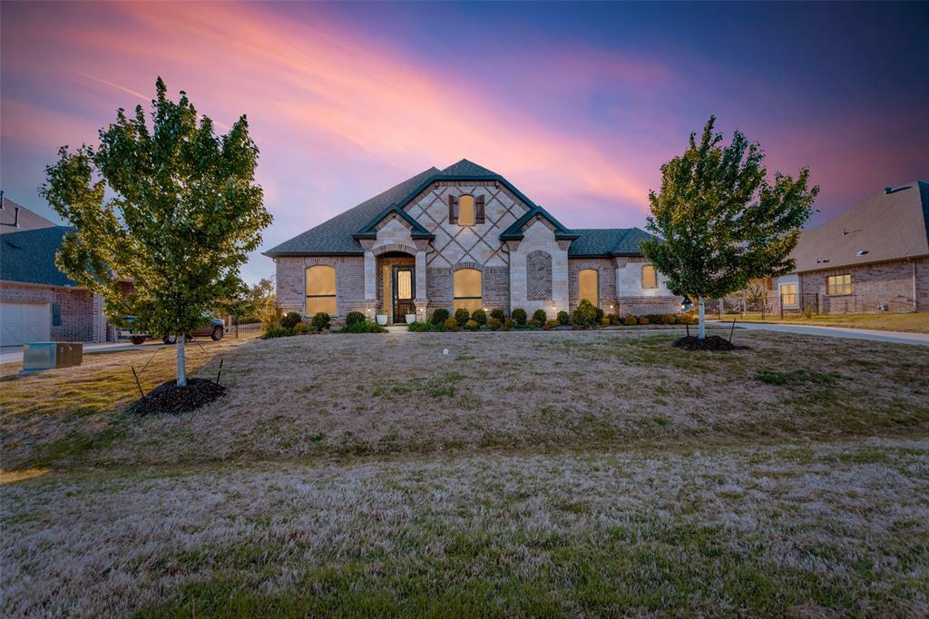 Property Photo:  2020 Glen Hollow Court  TX 76058 