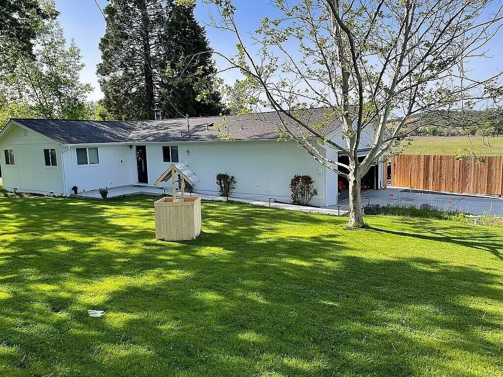 Property Photo:  3710 Scenic Avenue  OR 97502 