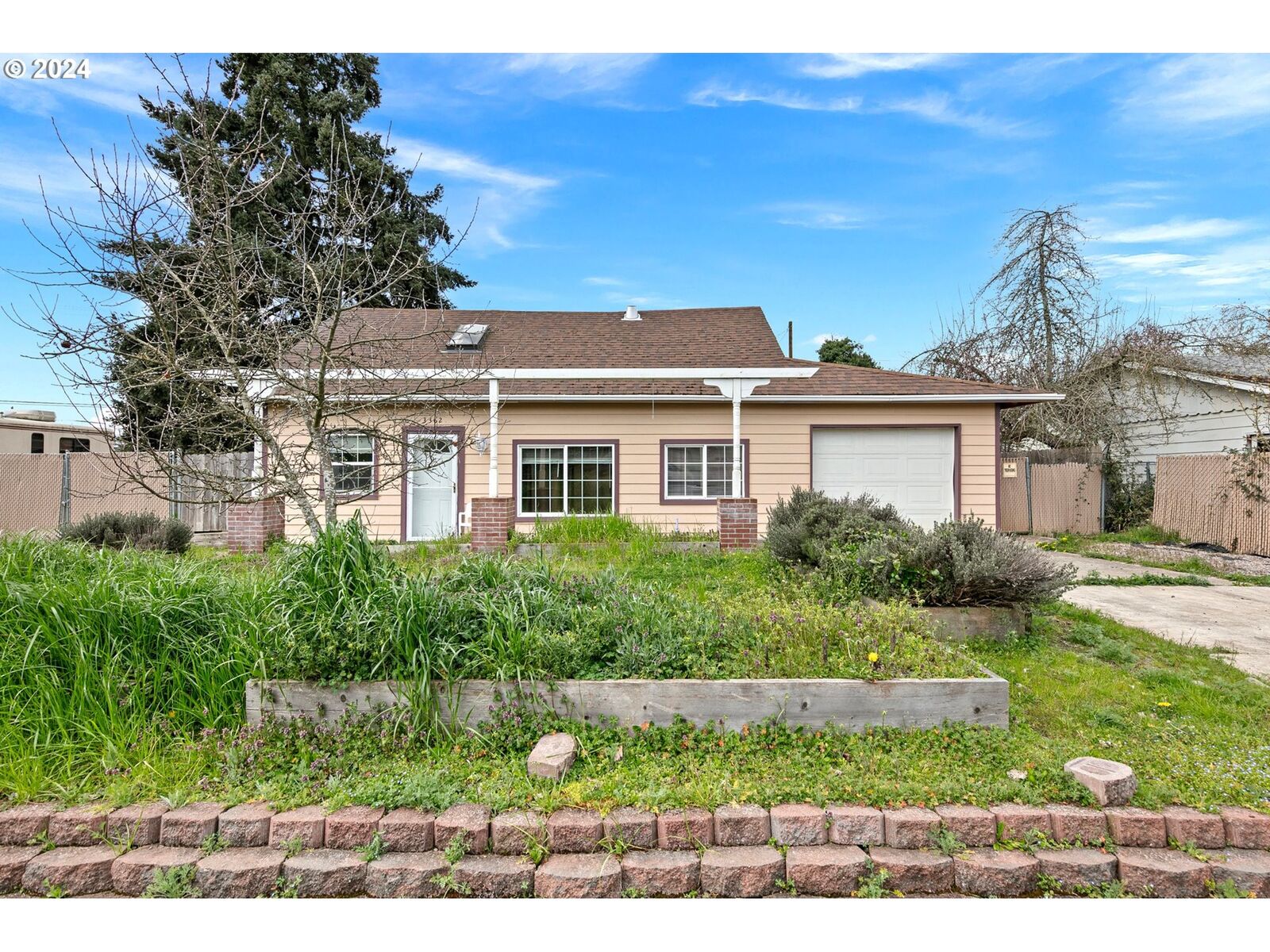 Property Photo:  3362 Wisteria St  OR 97404 