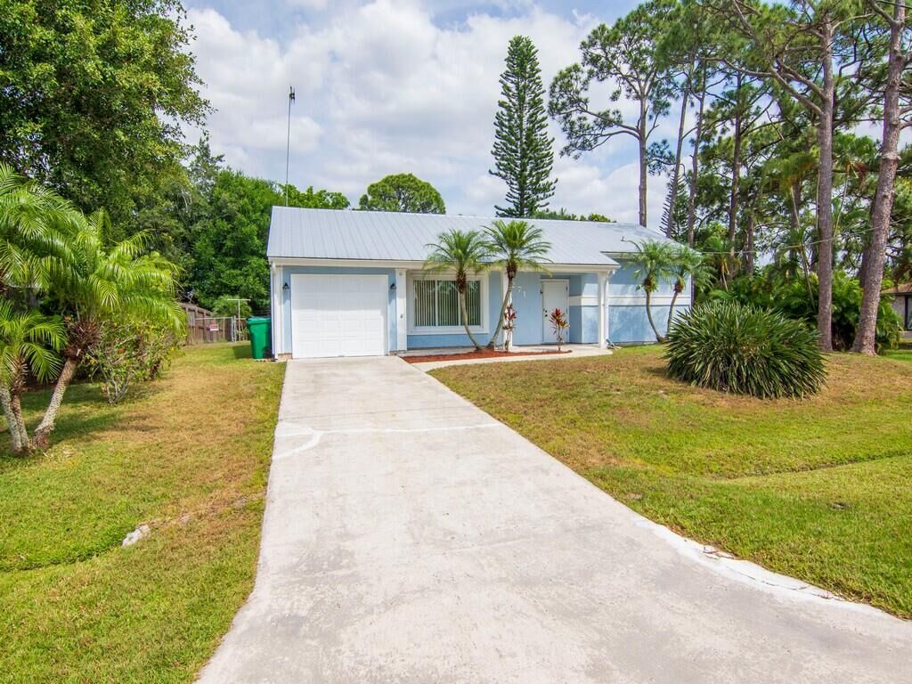 Property Photo: 2271 SE Aneci Street FL 34984