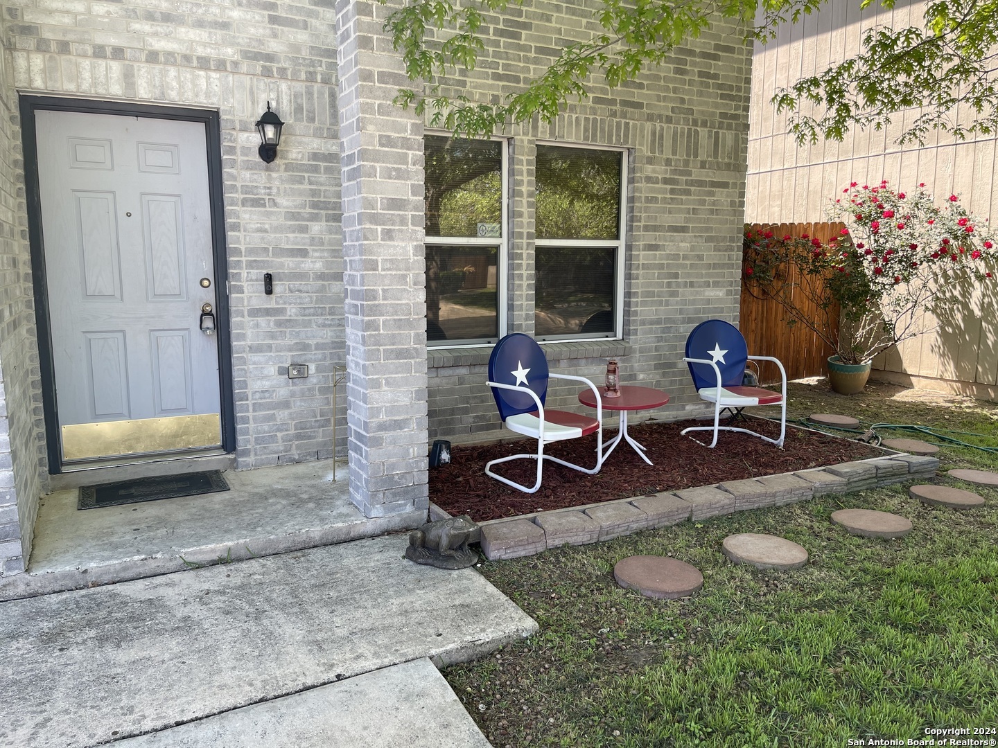 Property Photo:  9858 Menard Cir  TX 78245 