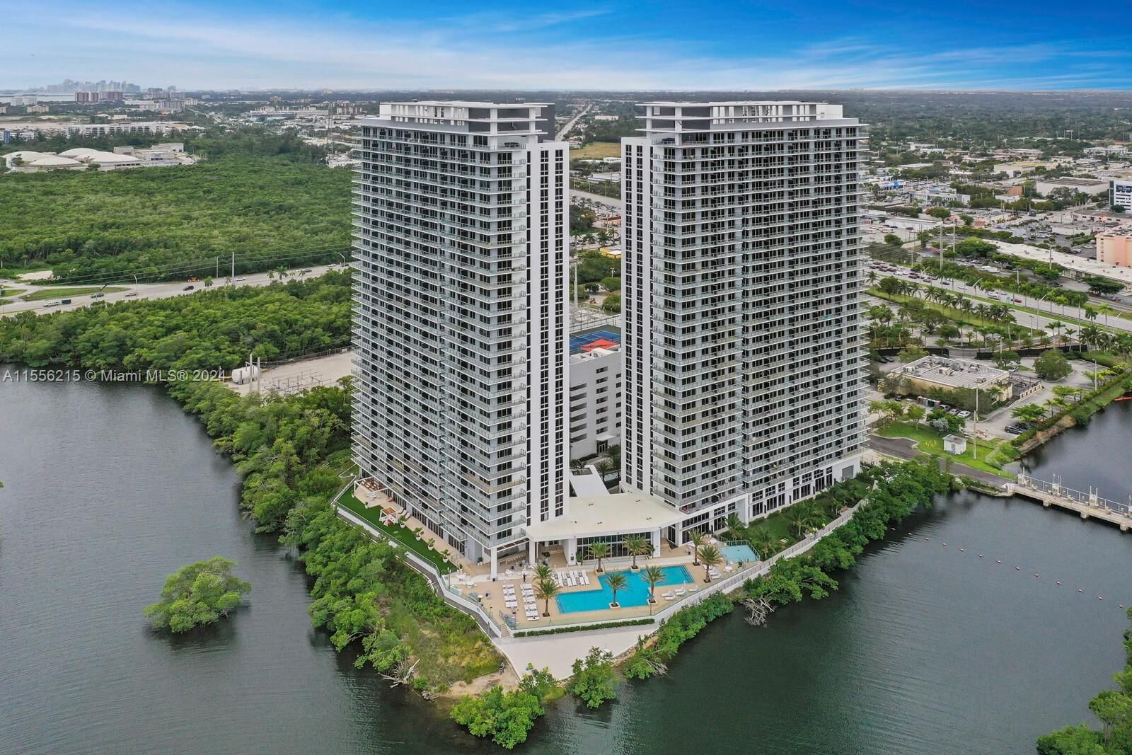 Property Photo: 16385 Biscayne Blvd 2703 FL 33160