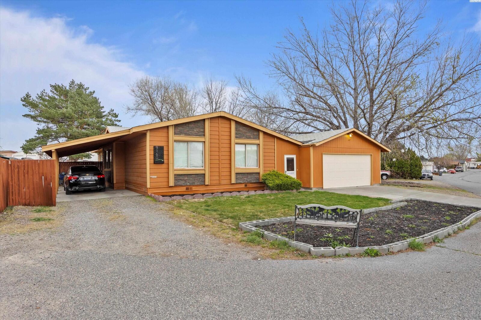 Property Photo: 9160 W Arrowhead Ave WA 99336