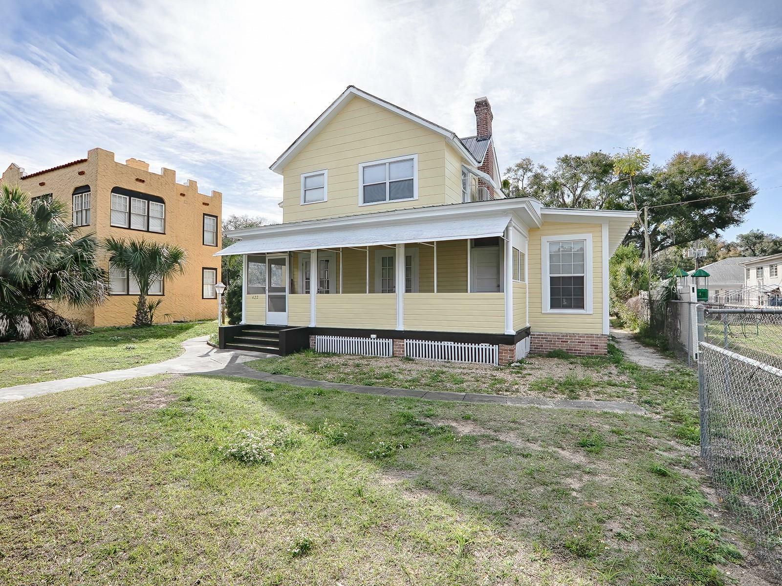 Property Photo:  426 E Citrus Avenue  FL 32726 