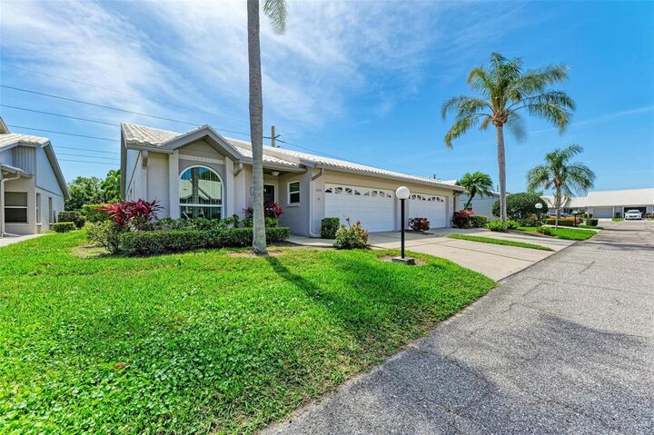 Property Photo:  5372 Pamela Wood Way 7  FL 34233 