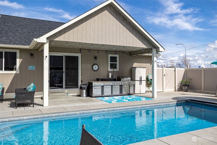 Property Photo:  7202 Crown Crest Avenue  WA 98903 