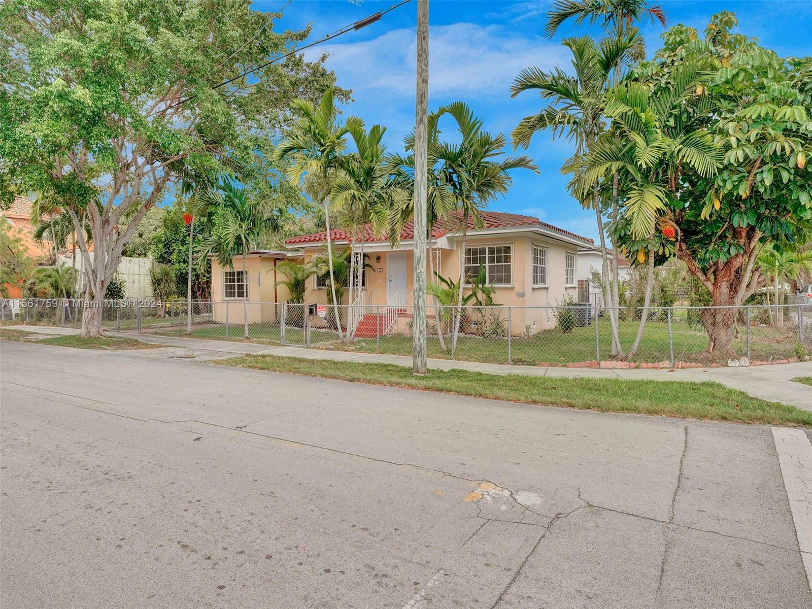 Property Photo:  1121 SW 36th Ave  FL 33135 