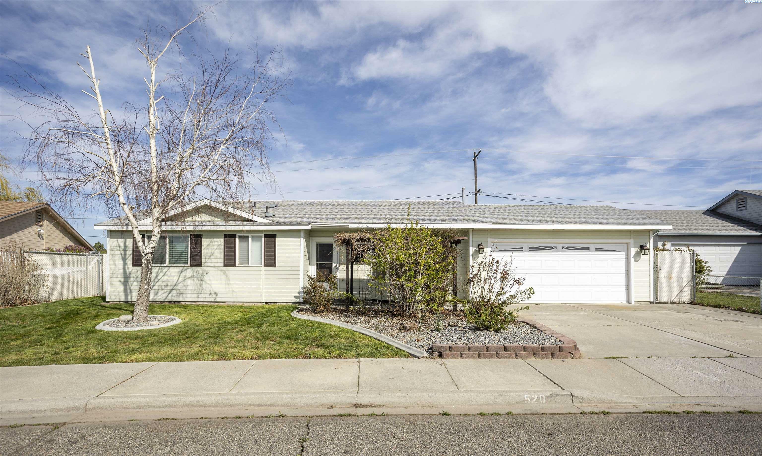 Property Photo:  520 Eastgate Drive  WA 99350 