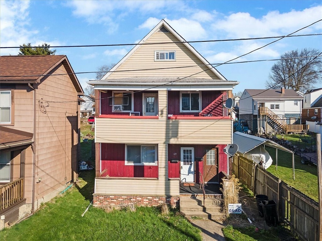 Property Photo:  633 E 9th Avenue  PA 15084 