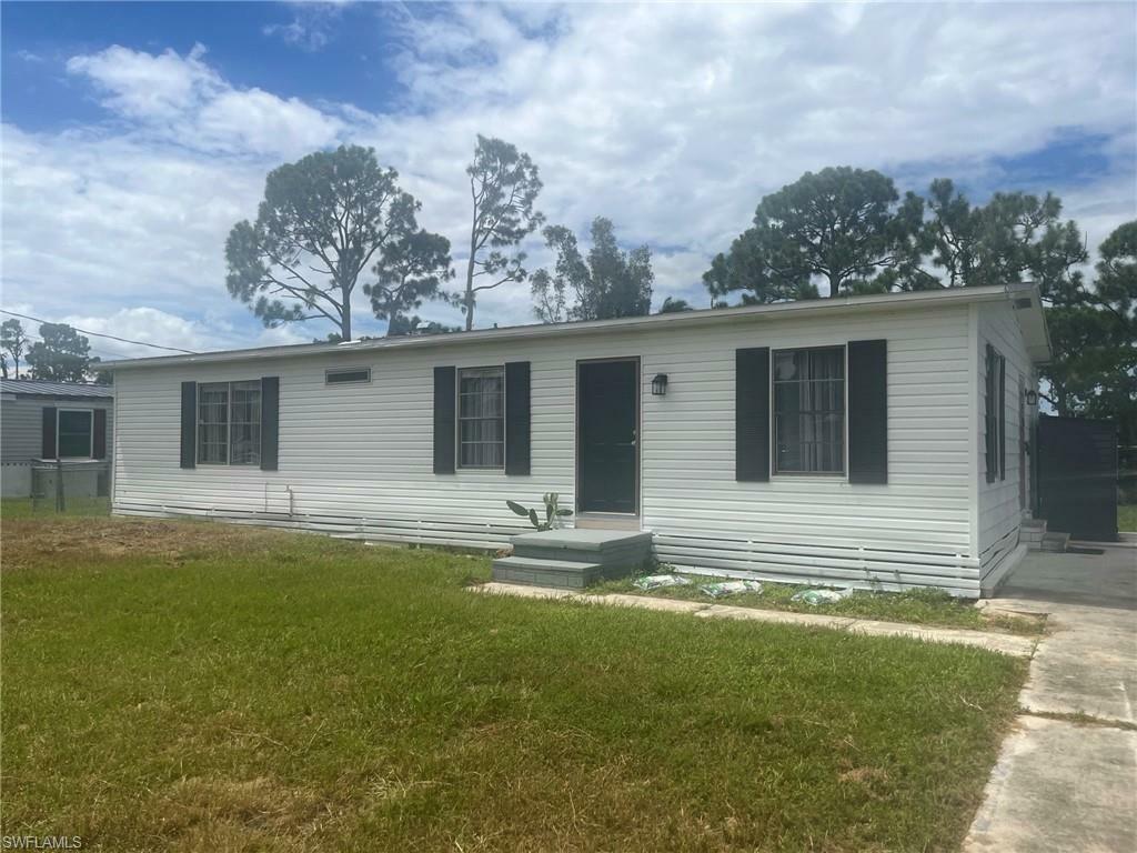 Property Photo:  11289 Pineapple Rd  FL 33955 