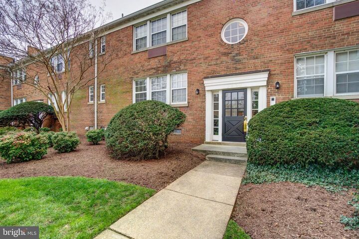 1804 W Abingdon Drive 101  Alexandria VA 22314 photo
