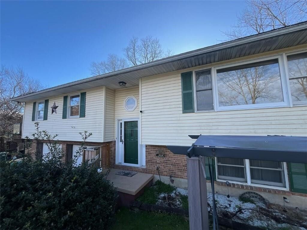 Property Photo:  10 Susi Oval  NY 12548 