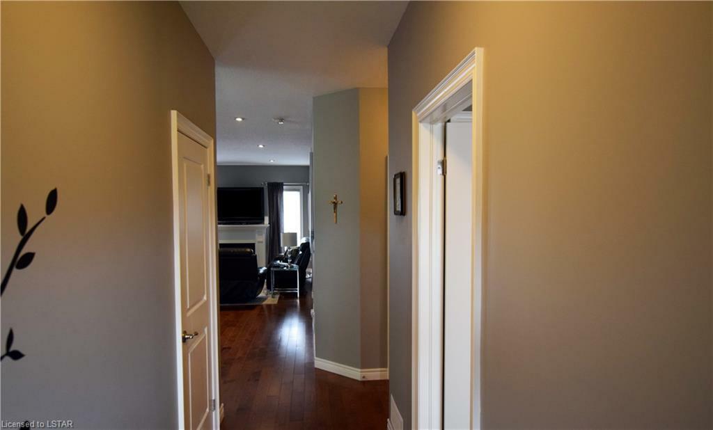Property Photo:  1630 Bayswater Crescent 22  ON N6G 0A9 