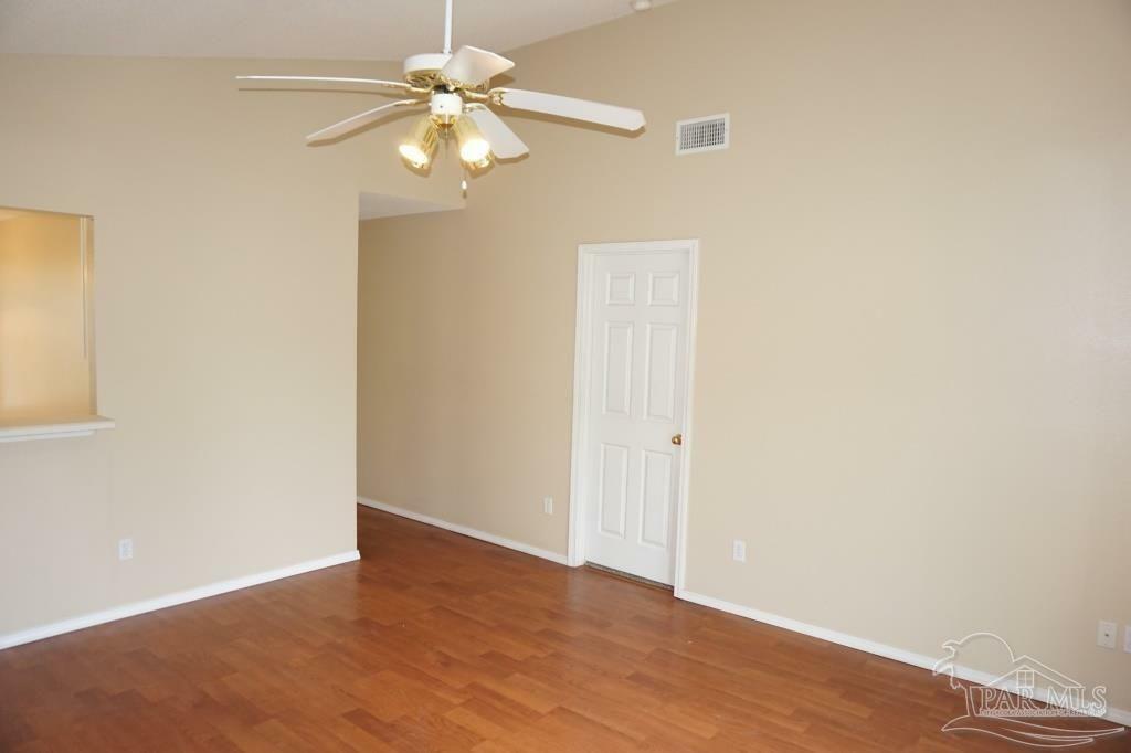 Property Photo:  213 Valdosta Ave  FL 32507 