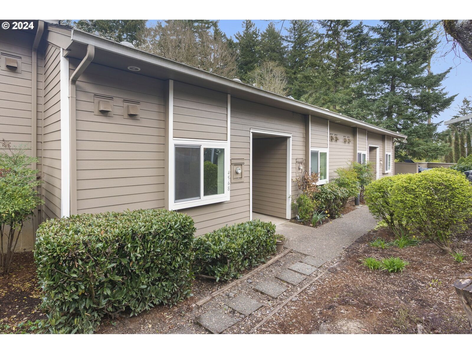 Property Photo:  4568 SW Comus Pl #8E  OR 97219