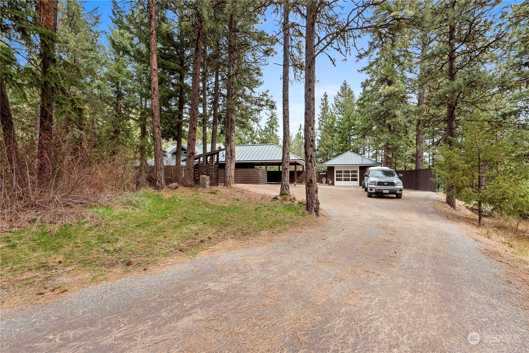 Property Photo:  2820 Mission Ridge Road  WA 98801 